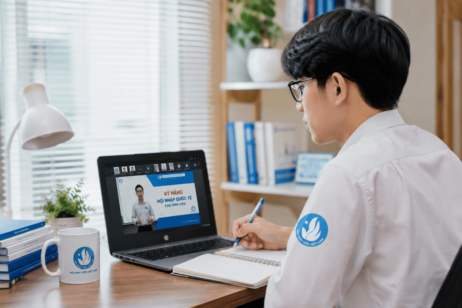 Sinh viên tham gia lớp tập huấn trực tuyến của Hội Sinh viên Việt Nam